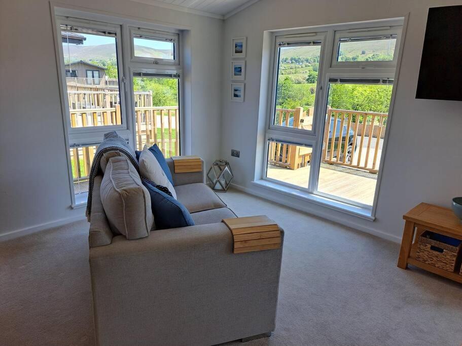 Diddly Squat Lodge With Hot Tub, Pendle View Holiday Park Clitheroe Exterior foto